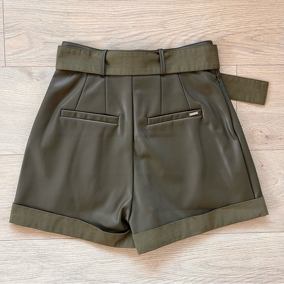 Faux Leather Guess shorts - Picture 2 of 4